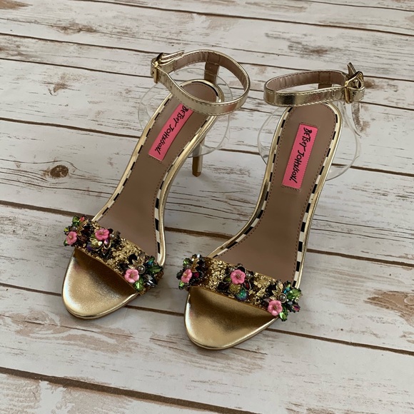 betsey johnson beauty in bloom block heel